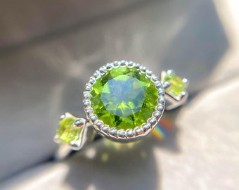 Vintage Round Cut Peridot Solitaire Engagement Ring,Three Stone Peridot Promise Ring, Nature Inspired Peridot Wedding Ring, Silver Ring Gift