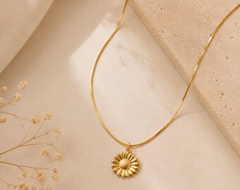 Gold Sunflower Pendant Necklace, Dainty Daisy Floral Charm Choker, Summer Botanical Jewelry