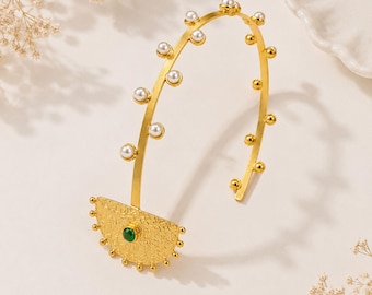 Gold Pearl Maang Tikka, Green Stone Indian Bridal Headpiece, Adjustable Wedding Jewelry