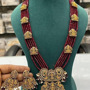 Conjunto de joyas del templo de la diosa Lakshmi, collar largo de cuentas de rubí, pendientes jhumka de oro antiguo.