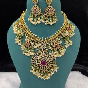 Ensemble de colliers rubis Kemp finition dorée : CZ Jadau Bijoux Inde du Sud