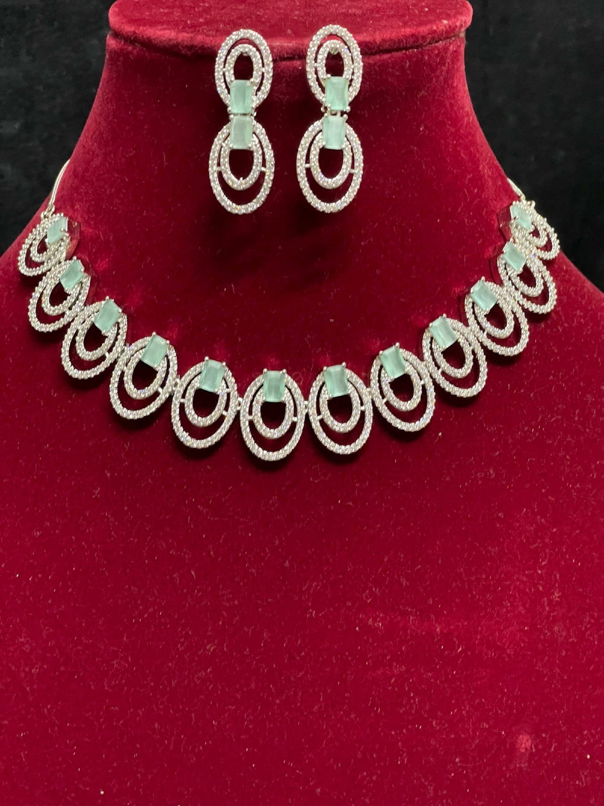 Ad necklace set with price deals