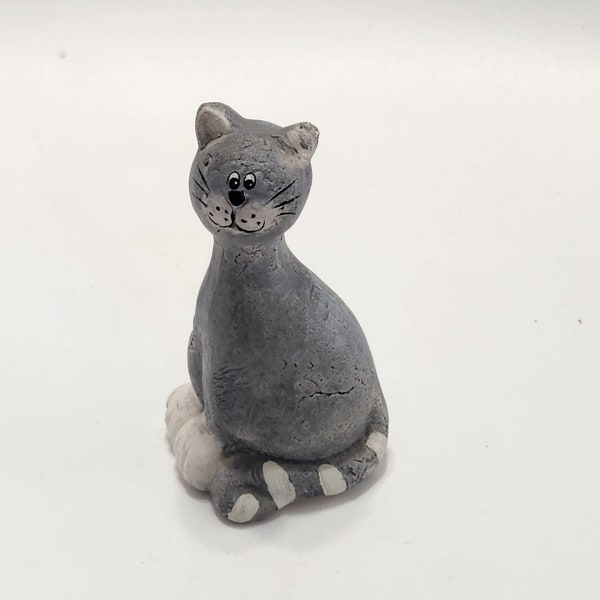 Grey cat figurine ceramic pre-owned