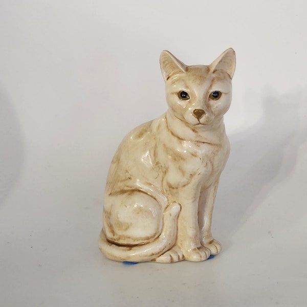 White cat sitting up fine china unbranded EUC