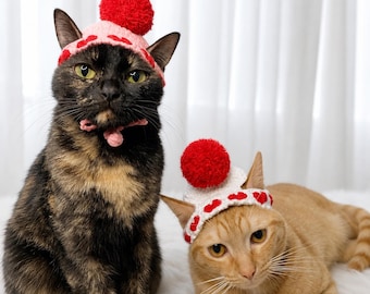Cappello a forma di cuore per gatti e cani, accessorio carino e divertente per animali domestici all'uncinetto per San Valentino con pompon