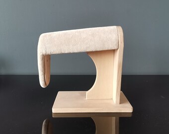 Tailor pressing board unisex for steam ironing of the silhouette of the shoulder.