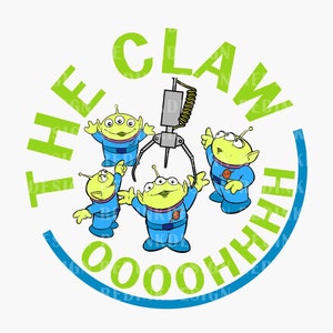 Puede incluir: Un círculo verde con el texto "THE CLAW" en un contorno blanco y el texto "OOOHHHH" en un contorno azul. Dentro del círculo hay cuatro personajes alienígenas verdes con tres ojos y cuerpos azules. Los alienígenas están sosteniendo una máquina de garras.