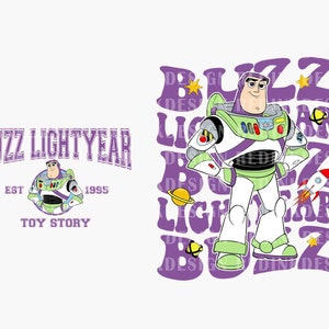 Peut inclure: Design graphique violet et blanc mettant en scène Buzz l'Éclair de Toy Story. Le design comprend le texte "Buzz Lightyear" avec les mots "Est. 1995" et "Toy Story" en dessous. Le design comprend également une image de dessin animé de Buzz l'Éclair avec un fond violet.