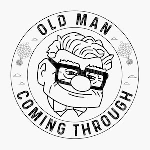 Könnte beinhalten: Schwarzweiß-Illustration eines Comic-Charakters mit Brille und roter Nase. Der Charakter ist von einem Kreis mit dem Text "Old Man Coming Through" umgeben.