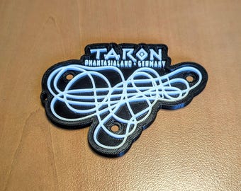 3-in-1-Abzeichen: Taron - PhantasiaLand | Intamin - Achterbahnmagnet / Schlüsselanhänger / Anstecker