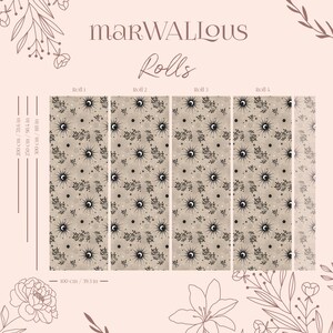 Puede incluir: Rollos de papel pintado con un patr&oacute;n repetido de soles, lunas y follaje en blanco y negro sobre un fondo beige. El texto "MARWALIOUS Rolls" est&aacute; en la parte superior. Cada rollo mide 100 cm de ancho y est&aacute; disponible en longitudes de 200 cm, 250 cm y 300 cm.