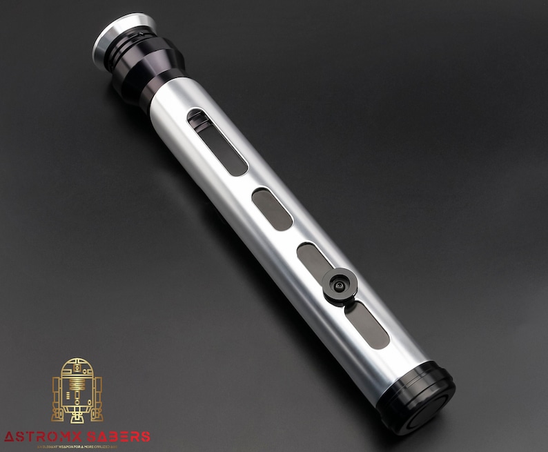 Master Q, Qui-Gon Jinn Neopixel Lightsaber image 2