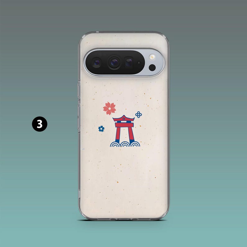 Puede incluir: Una funda transparente para tel&eacute;fono con un dise&ntilde;o de tem&aacute;tica japonesa. La funda presenta una ilustraci&oacute;n de una puerta torii roja y azul, una flor rosa y otros peque&ntilde;os gr&aacute;ficos azules y rojos. El n&uacute;mero "3" est&aacute; en un c&iacute;rculo negro en el lado izquierdo.