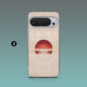 Puede incluir: Funda transparente para tel&eacute;fono con un dise&ntilde;o de puesta de sol rojo y naranja. La obra de arte representa un sol estilizado que se pone sobre una l&iacute;nea de horizonte, sobre un fondo beige texturizado. La funda est&aacute; dise&ntilde;ada para un smartphone.