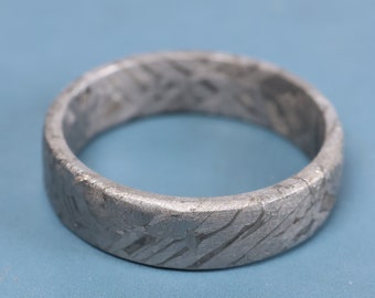 Een unieke Iron Meteorites-ring (ringmaat ons: 9,5) gepersonaliseerde cadeauring X458