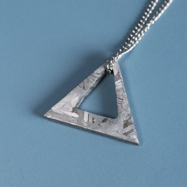 Fer météorite épaisseur triangle pendentif collier cadeau personnalisé