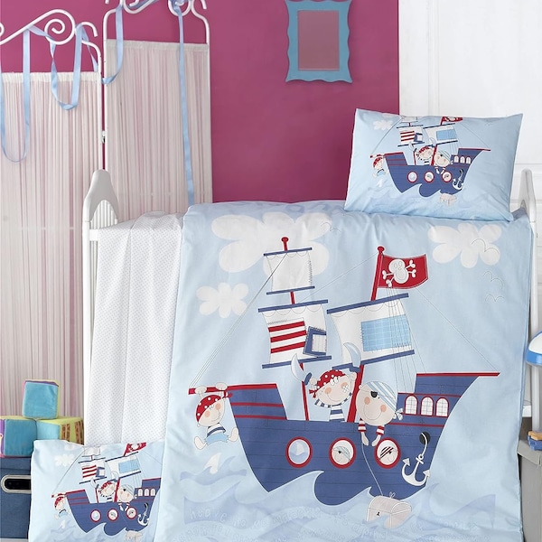 Modalisa Parure de lit bébé garçon et fille doux et confortable Oeko-Tex Standard 100 mignon coloré housse de couette + taie d'oreiller bateau pirate