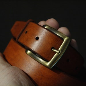 The CLASSIQUE - Italian square buckle - Very high quality leather - unisex - 35mm wide - Made to measure, by hand in France.