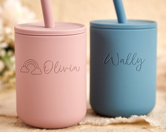 Tazza con beccuccio in silicone con nome personalizzato con cannuccia per bambini dai 6 mesi in su, tazza da allenamento per bambini con incisione personalizzata, regali per bambini, regalo per baby shower