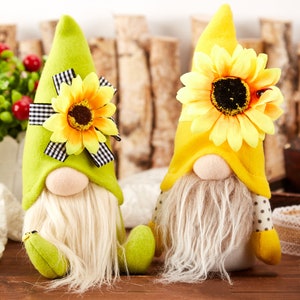 Bumble Bee Gnome Peluche Gnomo di girasole Mr e Mrs Honeybee Spring Gnomes Plushie Ornamenti World Bee Day Figurine Decor Spring Gnome immagine 2