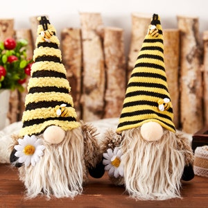 Bumble Bee Gnome Peluche Gnomo di girasole Mr e Mrs Honeybee Spring Gnomes Plushie Ornamenti World Bee Day Figurine Decor Spring Gnome immagine 1