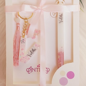 Nützliches Accessoire-Set, Schlüsselanhänger, Stift, Lesezeichen, originelles Harzgeschenk, Abschlussgeschenk, Taschenanhänger