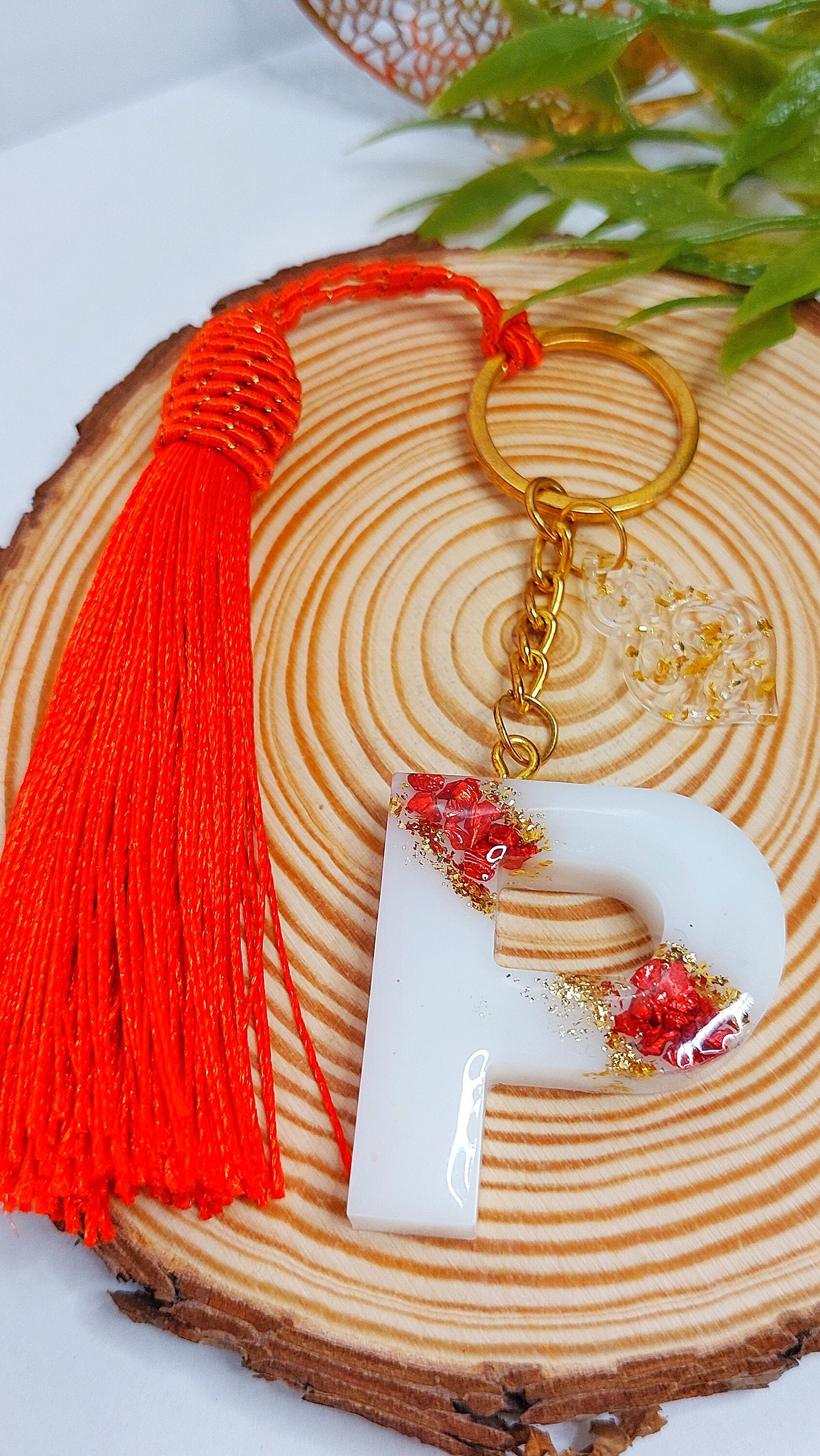 Personalized resin initial keychain with stones, unique accessory, personalized gift, initial keychain with stones.