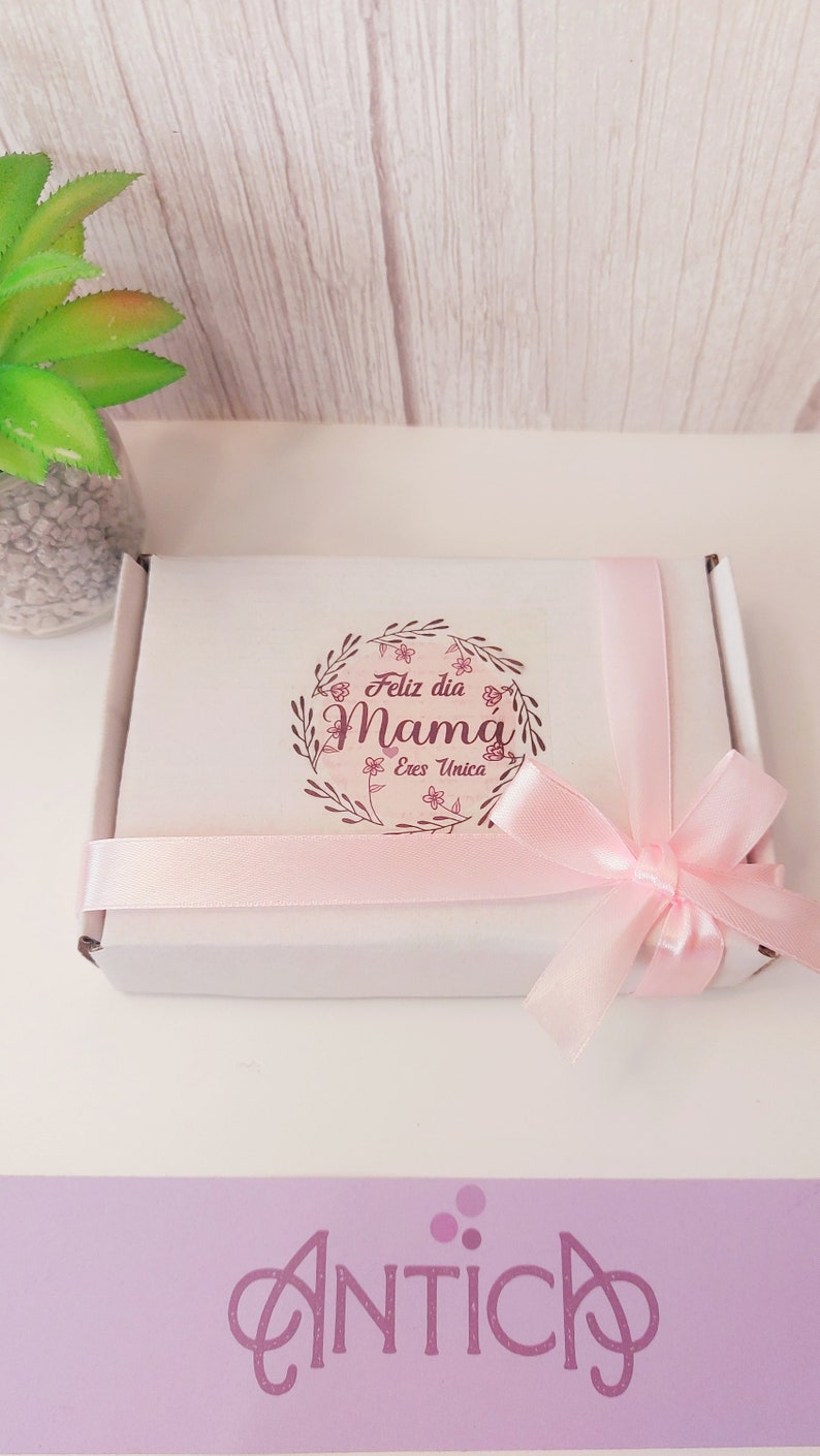 caja dé chocolatinas con frases típicas de las madres, regalo ideal para mama en su día. regalo de cumpleaños divertido y original para madre