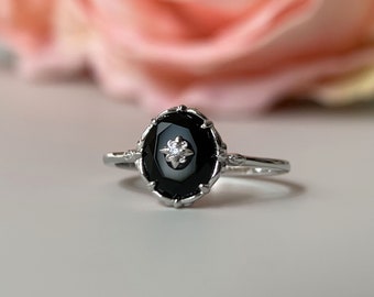 Vintage Black Onyx Engagement Ring,Oval Cut Gems,Art Deco Solitaire Wedding Ring,Gold Unique Boho Statement Ring