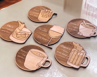 Set di sottobicchieri in legno per bevande - Nome personalizzato - Regalo per la decorazione della casa - Sottobicchiere per bevande geek - Ecologico - Design unico in legno - Portabicchieri fatto a mano