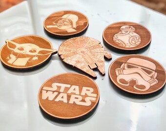 Ensemble de sous-verres en bois Star Wars – Cadeau pour décoration d'intérieur – Dessous de verre geek – Décoration respectueuse de l'environnement – Design unique en bois – Porte-gobelet fait main