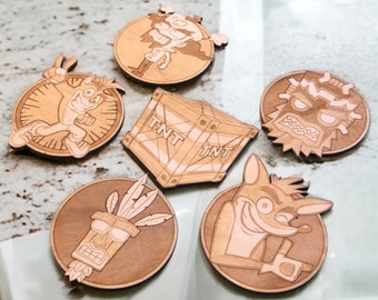 Ensemble de sous-verres en bois Crash Bandicoot - Cadeau pour décoration d'intérieur - Dessous de verre geek - Décoration respectueuse de l'environnement - Design unique en bois - Porte-gobelet fait main