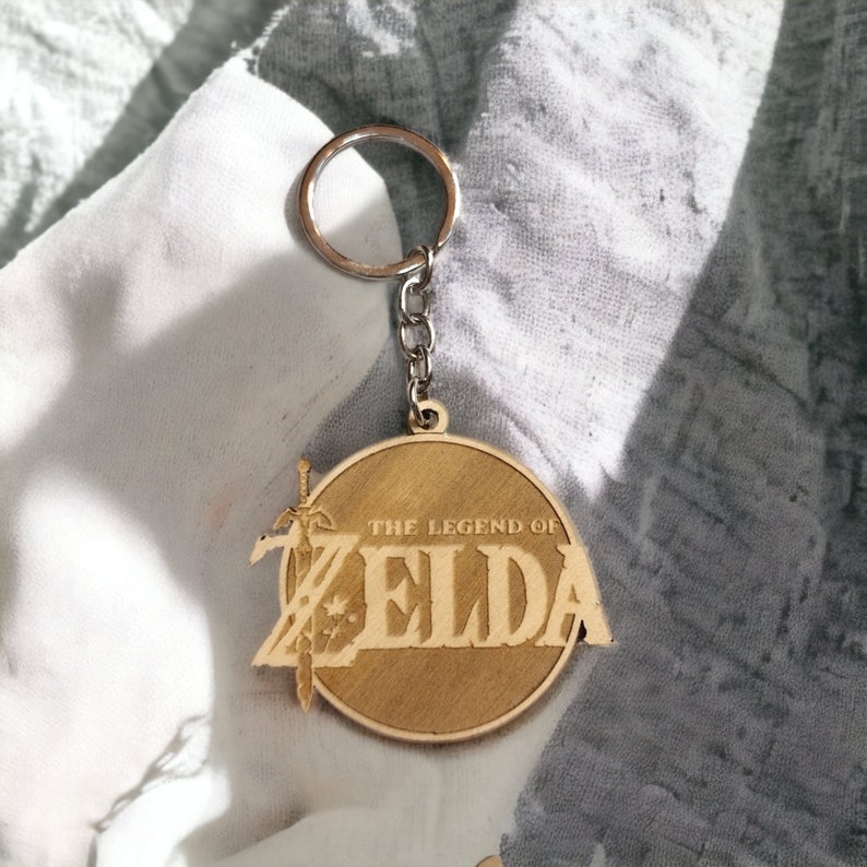 Set of The Legend of Zelda Wooden Keychains Unique Keyring Handmade Geek Gift Accessories for Keys Gift Idea Backpack Accessory Logo Zelda (1 un.)