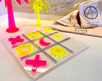 Ensemble de jeu unique en acrylique Tic Tac Toe | Conception de 4 pièces différentes | Acrylique rose fluo et jaune fluo | Conception minimaliste | Jeu de société | XOX