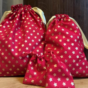 Sac Emballage cadeaux zéro déchet, tissus coton rouge étoiles or, rubans dorés, sac pochon réutilisable, rangements et voyage