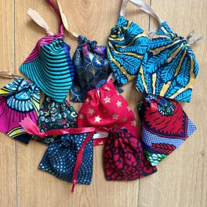 Lots fin de série petit sac à bijoux en tissus wax, sac pochon cadeau bijoux, emballage écologique, zéro déchet, rangements et voyage