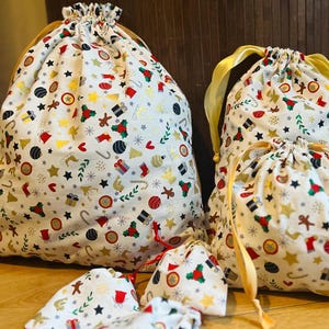 Sac Emballage cadeaux de Noël zéro déchet, tissus coton motifs Noel, rubans dorés, sac pochon réutilisable, rangements et voyage