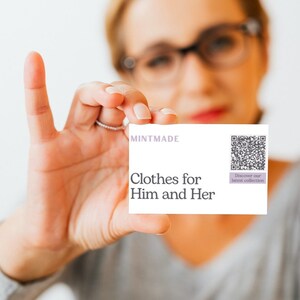 Aangepaste QR-code visitekaartje sjabloon/sjabloon voor visitekaartjes/minimaal bewerkbaar wit en oranje ontwerp, de digitale oneindigheid