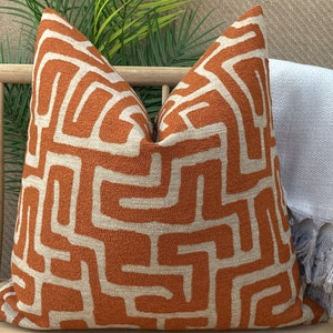Kussensloop taupe en oranje labyrint, kussensloop katoen en chenille