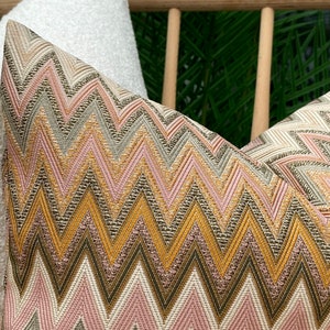 Housse de coussin rose à chevrons, coussin texturé zigzag coloré, taie d'oreiller à chevrons, tissu de coussin en coton à chevrons, taie d'oreiller euro