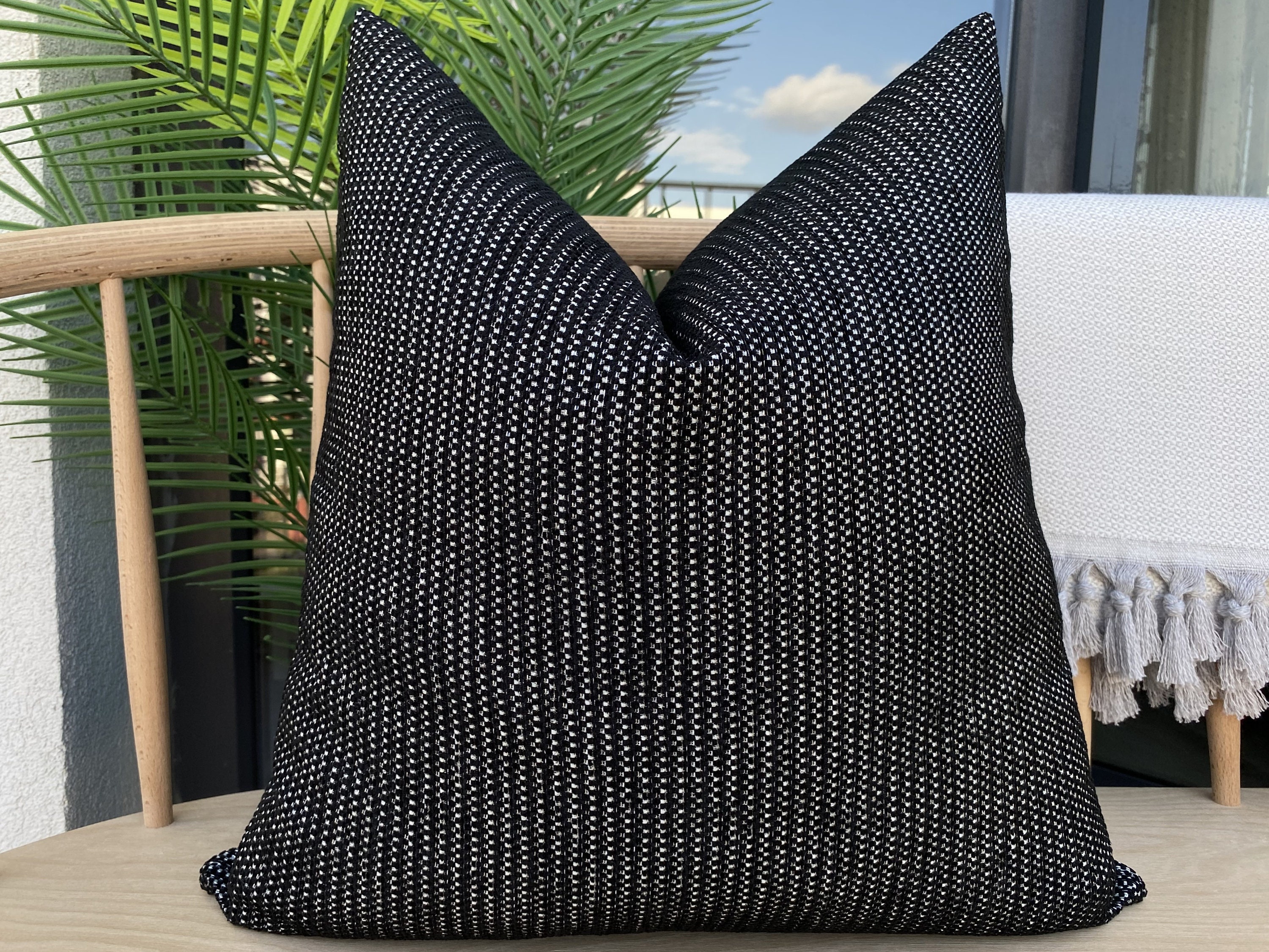Black & Ivory Throw Pillows & Blanket Set – NestSet