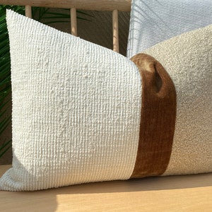 Funda de almohada de diseño bouclé color marfil bohemio y beige, funda de almohada bouclé texturizada, funda de almohada europea, cojín de almohada a rayas marrones bohemias color marfil. imagen 3