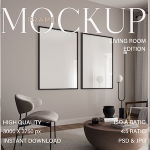 Könnte beinhalten: Mockup von zwei schwarzen Bilderrahmen in einem Wohnzimmer. Die Rahmen sind leer und bereit für Ihr Design. Das Bild ist von hoher Qualität, 3000 x 3750 Pixel, und zum sofortigen Download verfügbar. Die Rahmen haben ein 4:5 Verhältnis und sind in PSD- und JPG-Formaten verfügbar.