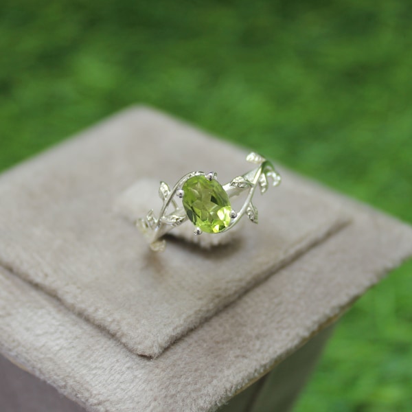 August Peridot Leaf Band Ring – Sterling Silver Nature Inspired Engagement Ring