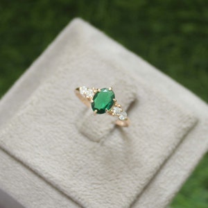 Green Emerald 925 Sterling Silver Women&#39;s Engagement Ring Unique Anniversary Ring May Birthstone Birthday Gift For Her