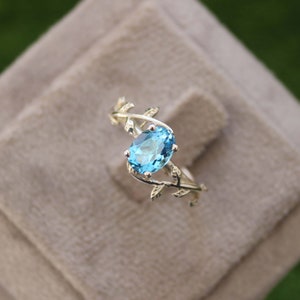 nature inspired blue topaz ring - gemstone ring for women - 925 sterling silver - art deco ring - leaf band ring - wedding leaf ring