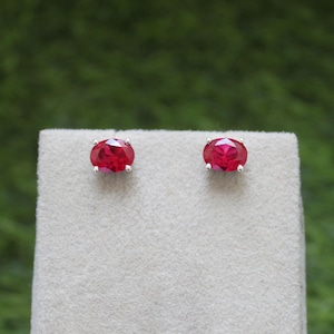 Orecchini a bottone con taglio ovale in rubino, gioielli in argento sterling 925, orecchini delicati per donna