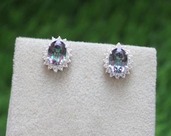 Delicati orecchini a bottone con topazio mistico ovale: argento sterling, pietra portafortuna di novembre