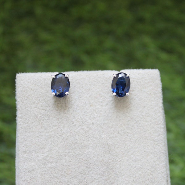 Handgemachte Oval Blauer Saphir Halo Ohrstecker: Sterlingsilber