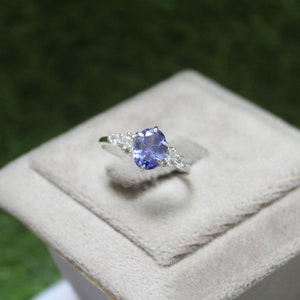 Juwaliy 8Ct Oval Women Ring 925 Sterling Silver Halo Blue Tanzanite Ring December Birthstone Jewelry Mother Grandma Birthday Christmas Gift